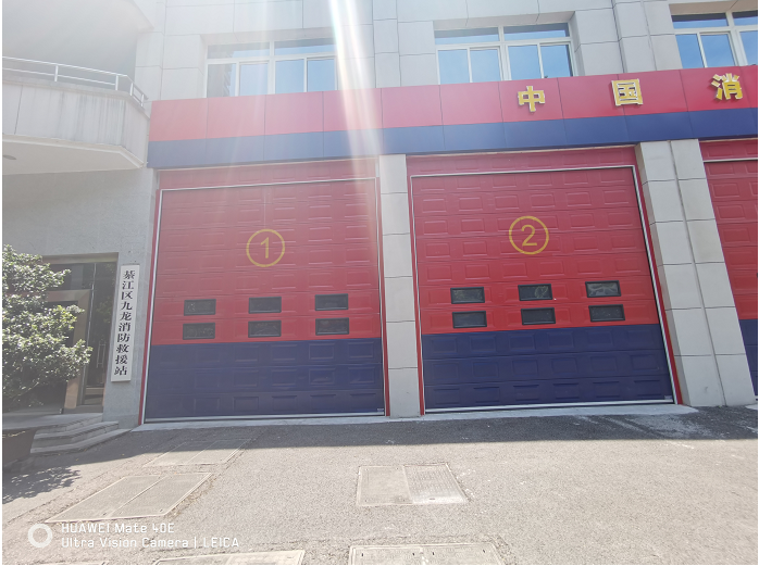 重慶綦江區九龍消防救援站成都消防車庫門順利移交